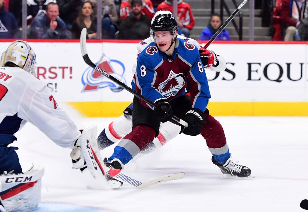 Cale Makar je jedním ze dvou hlavních adeptů na Calder Trophy pro nejlepšího nováčka NHL