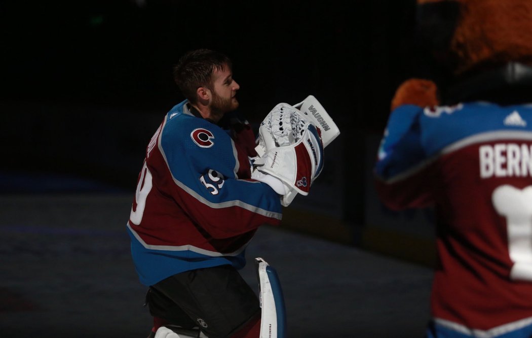 Pavel Francouz předvedl v sobotním utkání NHL 39 zákroků, dovedl Colorado k výhře 4:2 nad Columbusem a byl zvolen druhou hvězdou zápasu.