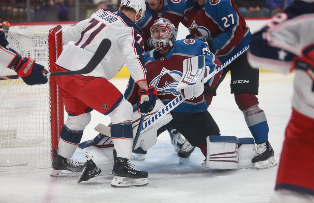 Pavel Francouz předvedl v sobotním utkání NHL 39 zákroků, dovedl Colorado k výhře 4:2 nad Columbusem a byl zvolen druhou hvězdou zápasu.