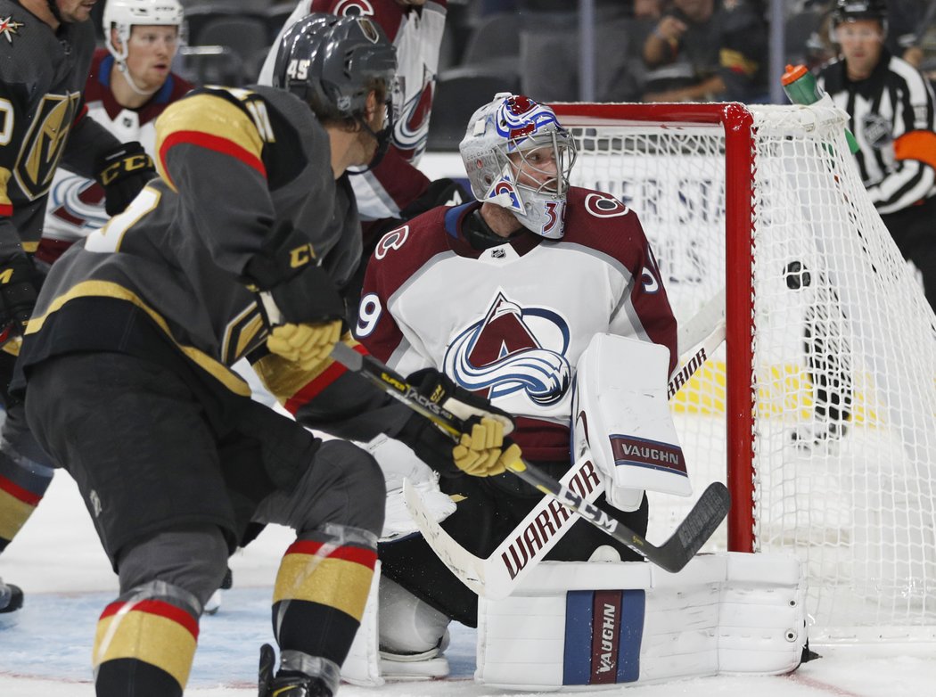 Český reprezentační brankář Pavel Francouz zastavil 29 střel Vegas Golden Knights.