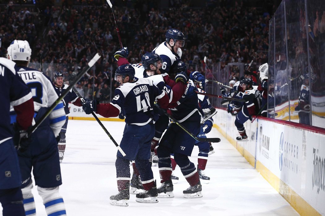 Obrovská radost hráčů Avalanche, teď mají jistotu postupu do play off