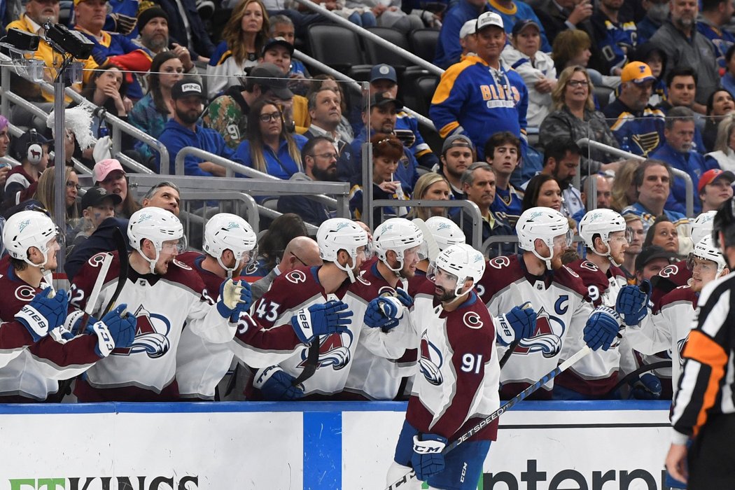 Útočník Colorada Nazem Kadri v sérii proti St. Louis