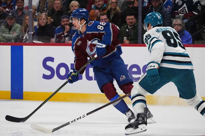 Nečas přihrával, bodoval také Ivan. Pastrňák padl a Blümel se zranil. Hronek 0+2 Nečas přihrával, bodoval také Ivan. Pastrňák padl a Blümel se zranil. Hronek 0+2