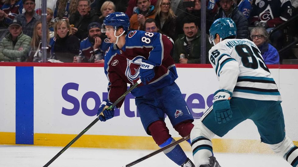 Martin Nečas z Colorada v utkání proti San Jose