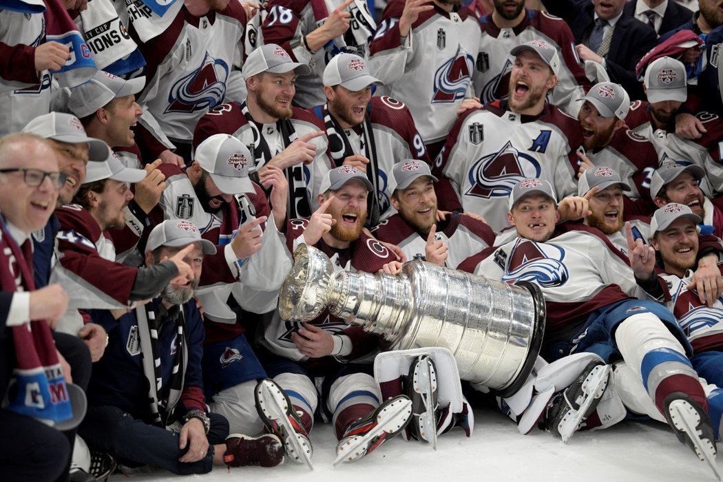 Hokejisté Colorada slaví zisk Stanley Cupu