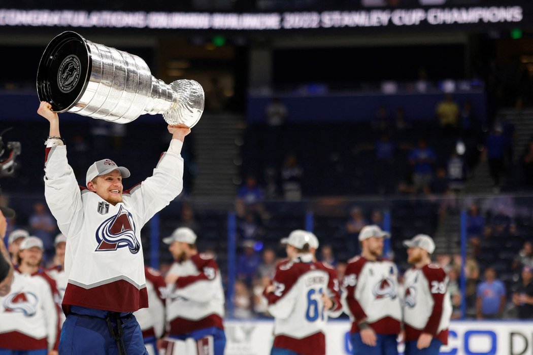Finský hokejista Artturi Lehkonen s Coloradem vyhrál Stanley Cup