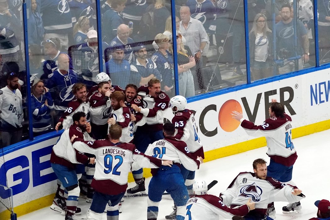 Hokejisté Colorada slaví zisk Stanley Cupu