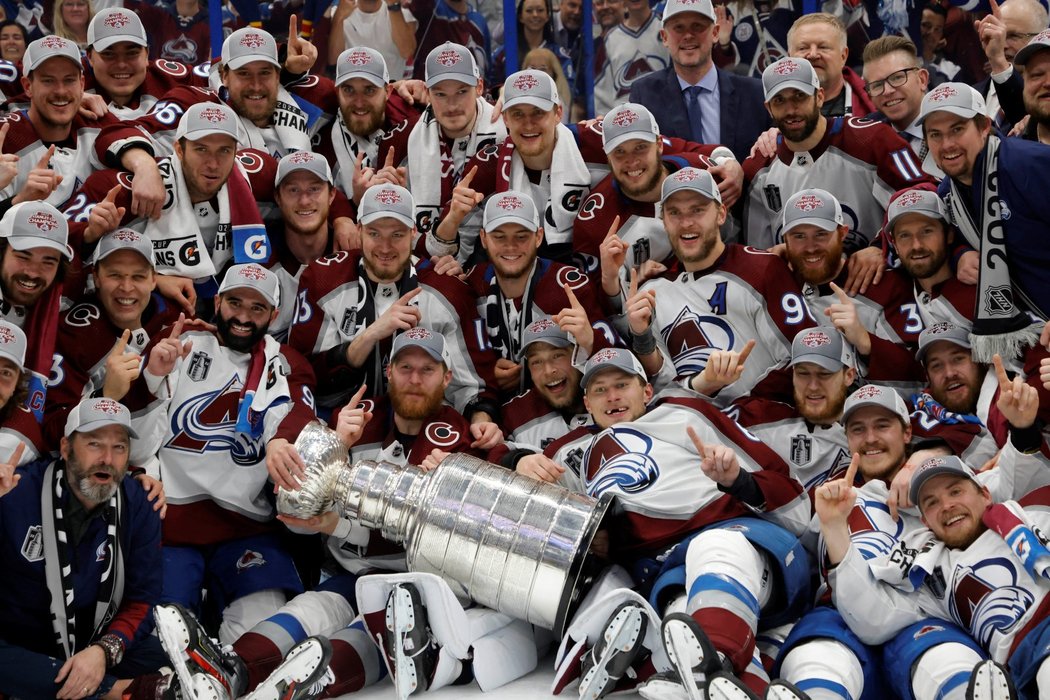 Hokejisté Colorada slaví zisk Stanley Cupu