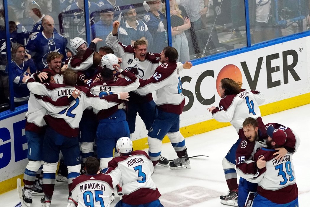 Hokejisté Colorada slaví zisk Stanley Cupu