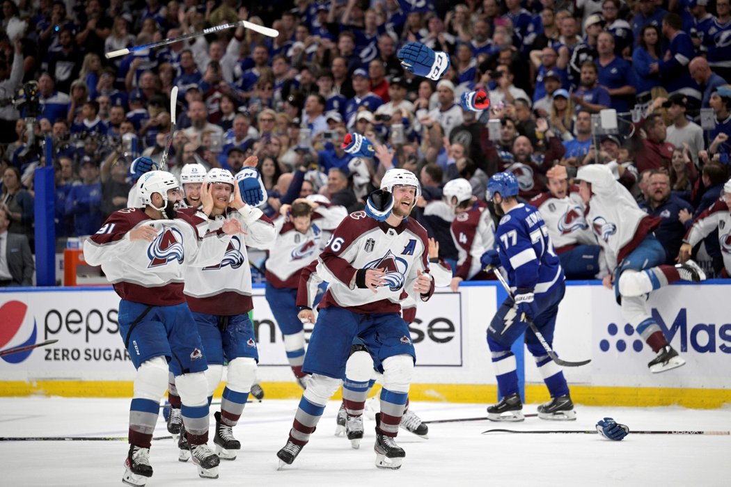 Hokejisté Colorada slaví zisk Stanley Cupu