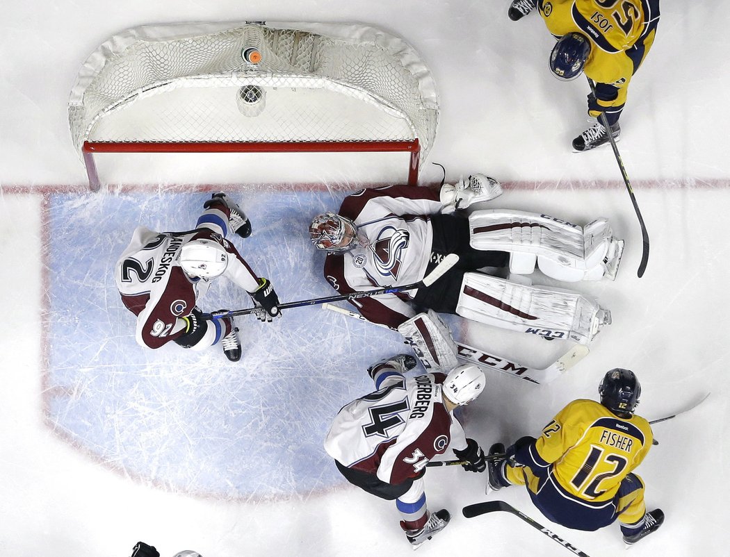 Semjon Varlamov udržel puk před brankovou čarou a Colorado díky výhře dál drží šance na postup