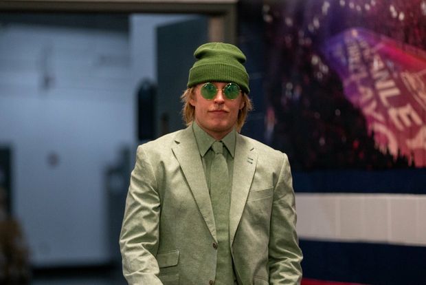 Finský střelec Patrik Laine umí nejen dávat góly, ale také sladit barvy Finský střelec Patrik Laine umí nejen dávat góly, ale také sladit barvy