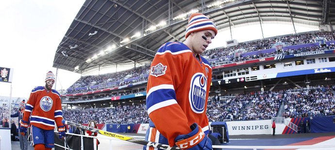 Connor McDavid slavil s Edmontonem pod otevřeným nebem pohodovou výhru