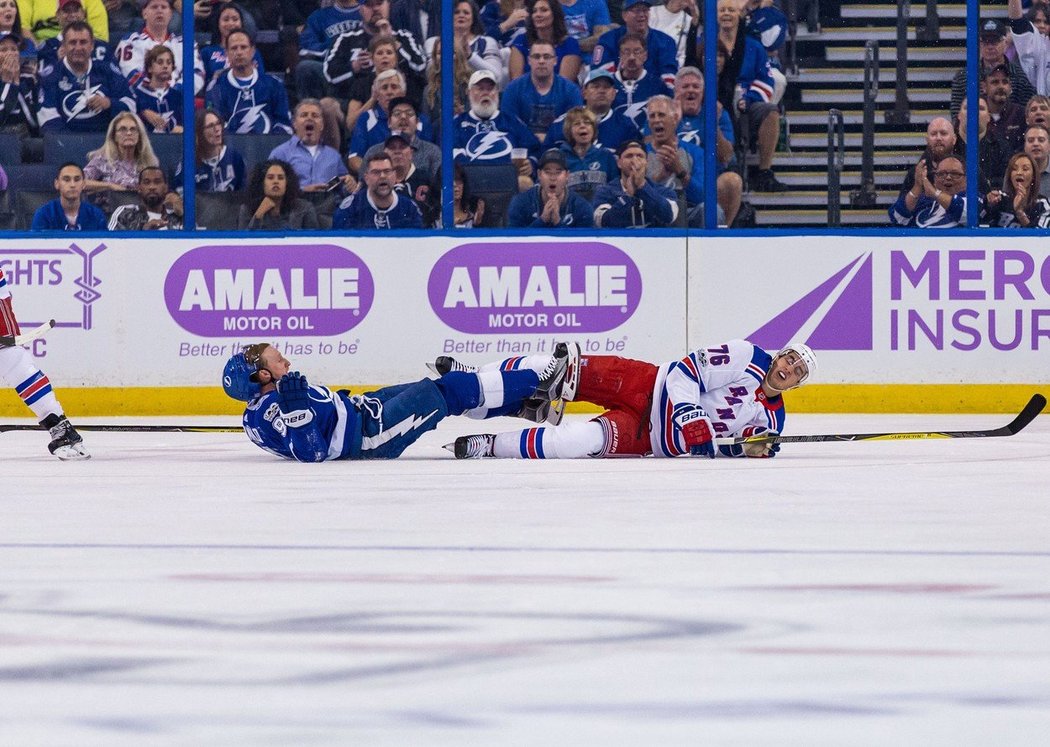 Čím dál více hokejistů se potýká s chronickou traumatickou encefalopatií (CTE), jež už mnoho let ničí hráče amerického fotbalu a stává se tématem i pro NHL.