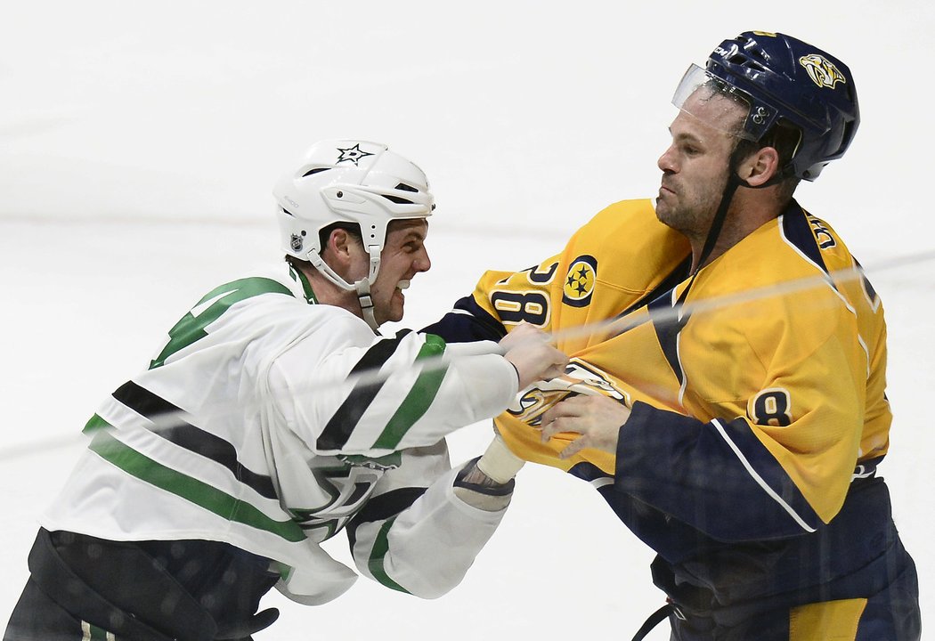 Dallas znovu prohrál a v posledních vteřinách si jeho lídr Jamie Benn vybil svou frustraci na Paulu Gaustadovi