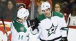 Jamie Benn a Tyler Seguin si proti Calgary připsali dohromady 11 bodů.