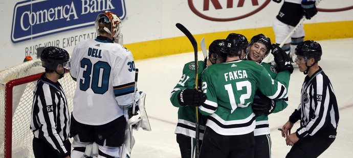 Radek Faksa připravil proti Sharks hned tři branky