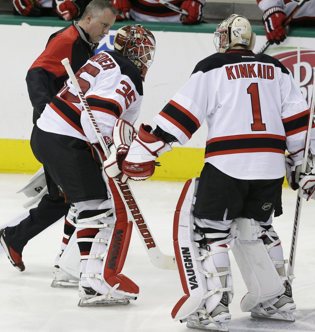 Devils se ve třetí třetině zranila brankářská jednička Cory Schneider