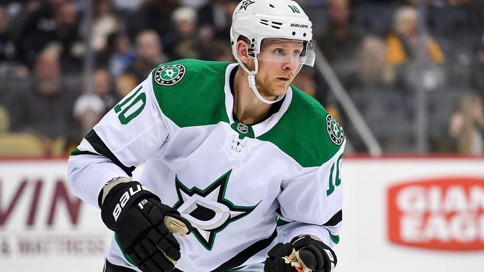 Kanadský útočník Corey Perry si po neúspěšném finále Stanley Cupu s Dallasem zahraje poprvé za klub NHL z rodné země. Na rok se upsal Montrealu