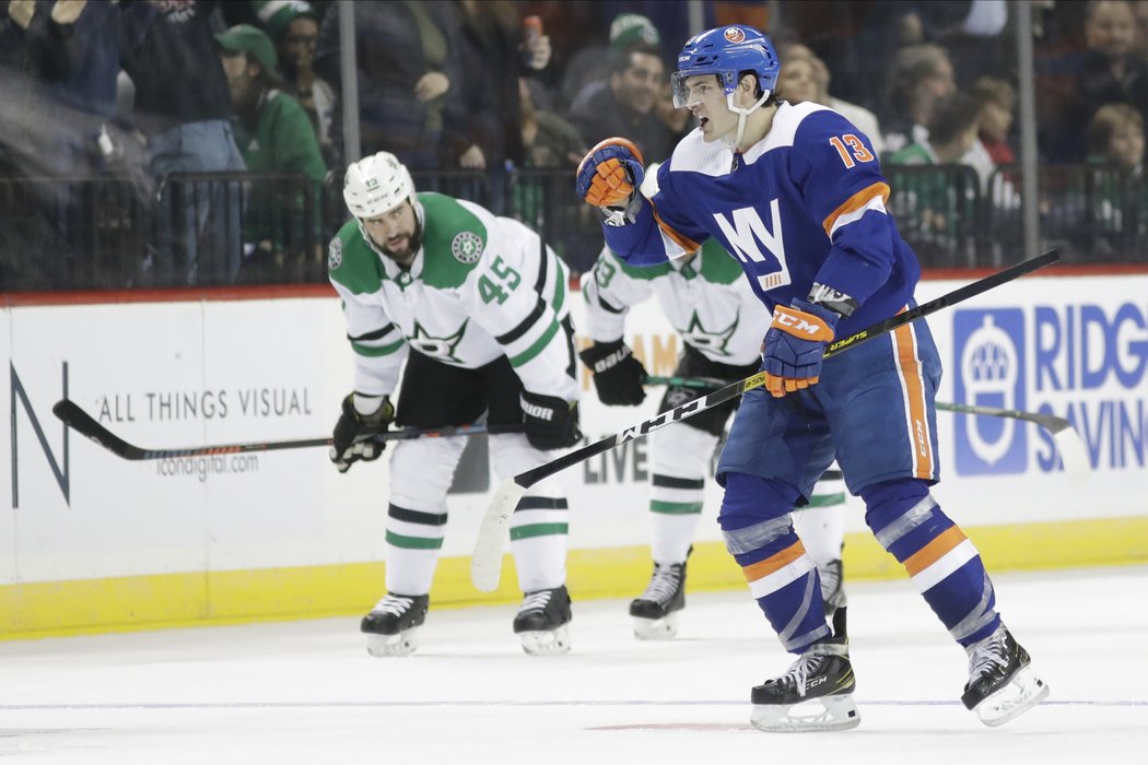 Mathew Barzal skóroval proti Dallasu, Roman Polák jen smutně přihlíží