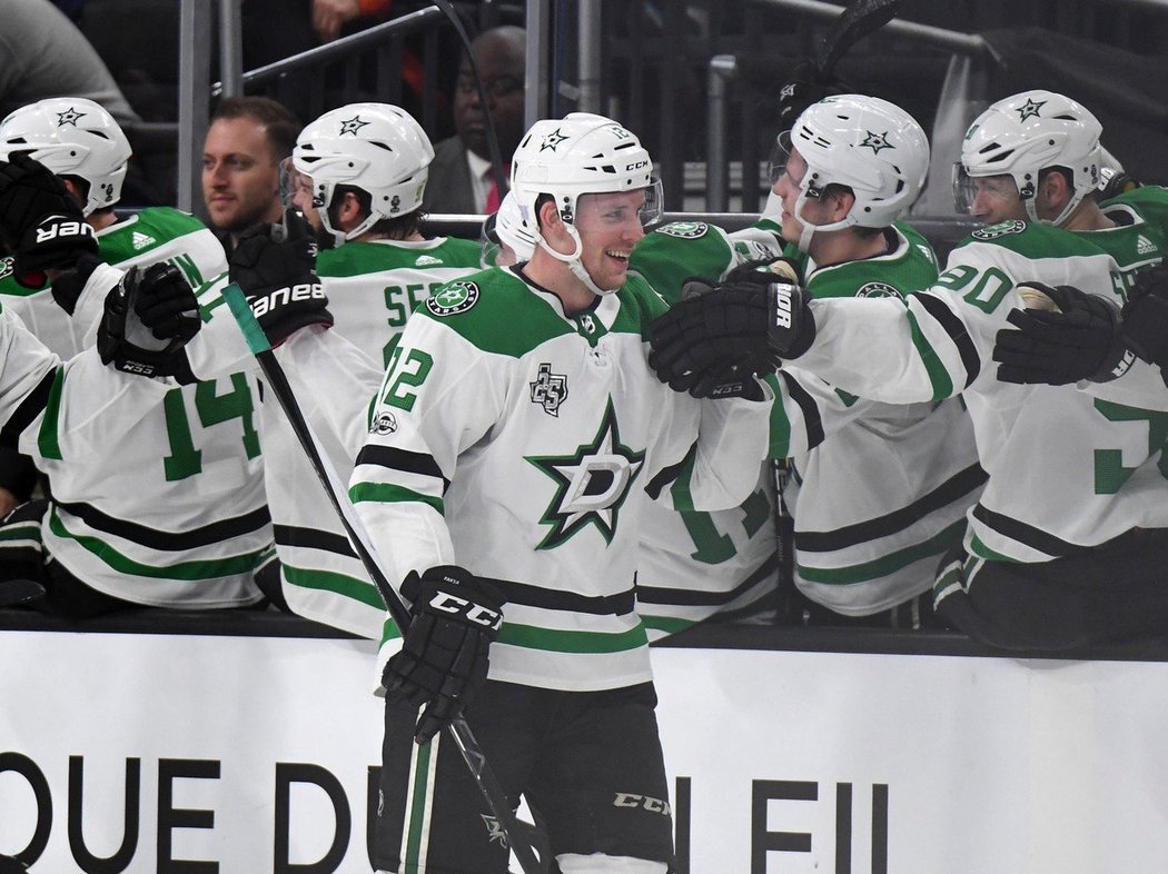 Český útočník Radek Faksa z Dallasu vstřelil v utkání proti Vegas první hattrick v kariéře