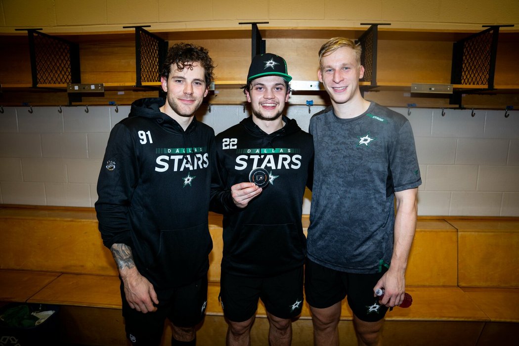 Matěj Blümel s pukem za první trefu v NHL