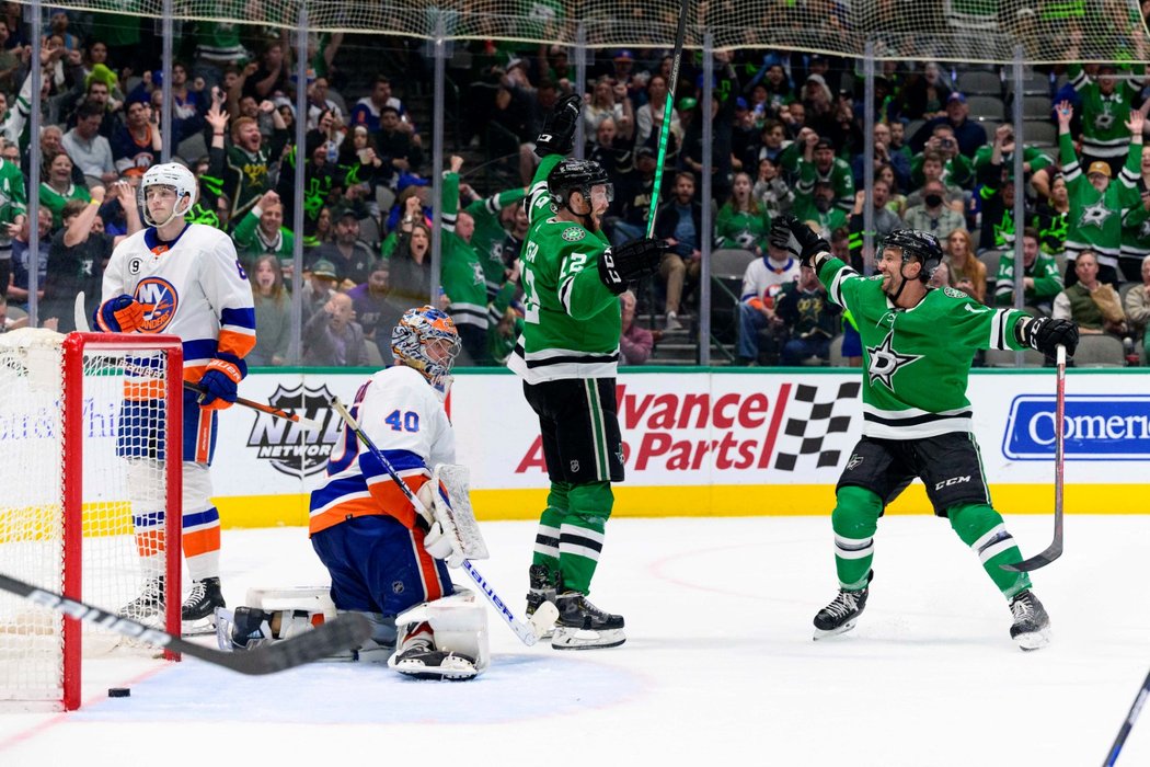 Dallas porazil Islanders 3:2, o rozhodující trefu se v oslabení postaral Radek Faksa