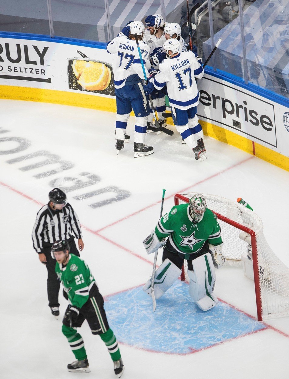 Lightning ve čtvrtém utkání finále play off NHL porazili Dallas 5:4 v prodloužení a v sérii vedou 3:1. 