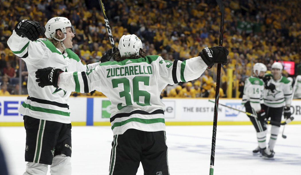 Mats Zuccarello slaví trefu, která byla nakonec pro Dallas vítězná