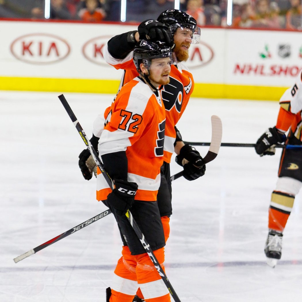 David Kaše předčil v sourozeneckém souboji Ondřeje a premiérovou trefou v NHL pomohl Philadelphii k výhře 4:1 nad Anaheimem. Za Flyers skóroval i Jakub Voráček.