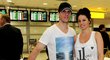David Krejčí s přítelkyní Naomi na ruzyňském letišti