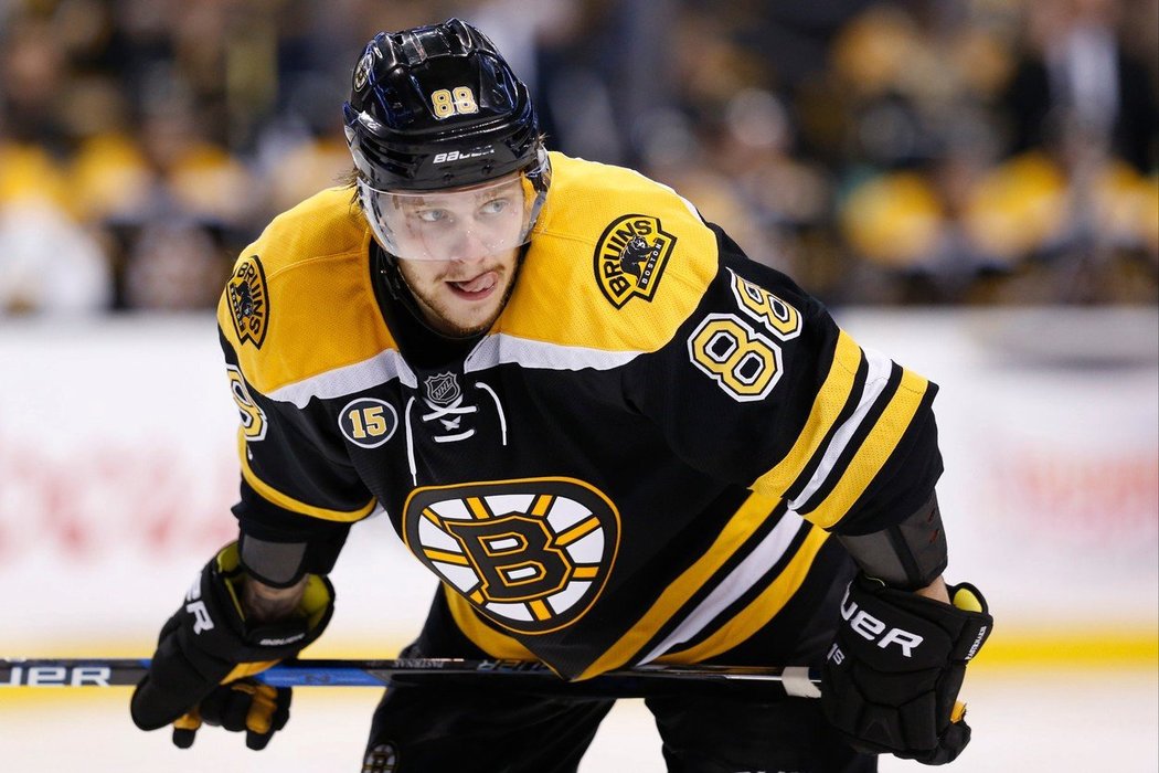 David Pastrňák stále čeká na dohodu s Bruins