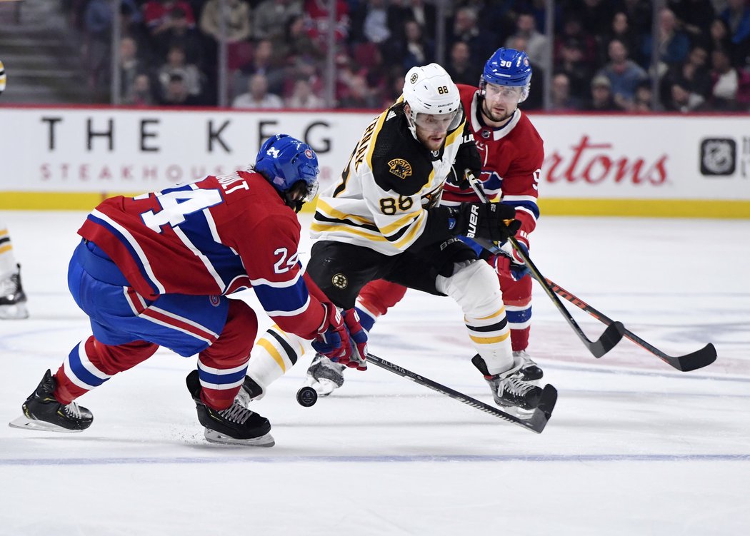 David Pastrňák bodoval v NHL poprvé ve třinácti zápasech za sebou.