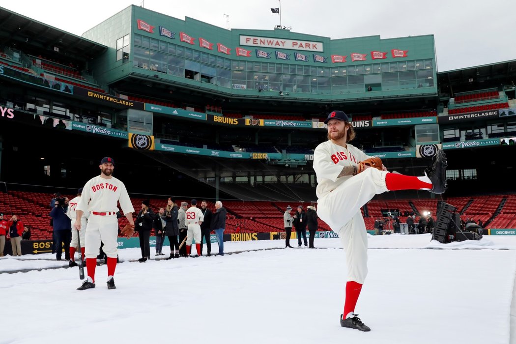 David Pastrňák na stadionu před Winter Classic