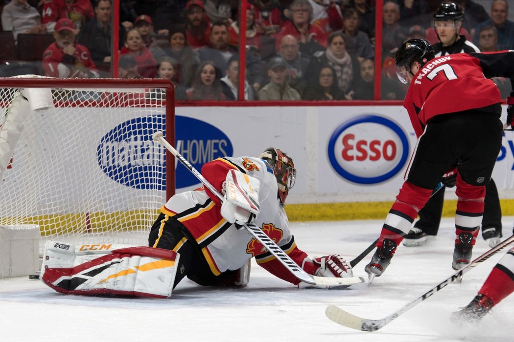 Hokejový brankář David Rittich pomohl v NHL 22 zákroky k triumfu Calgary 2:1 v Ottawě.