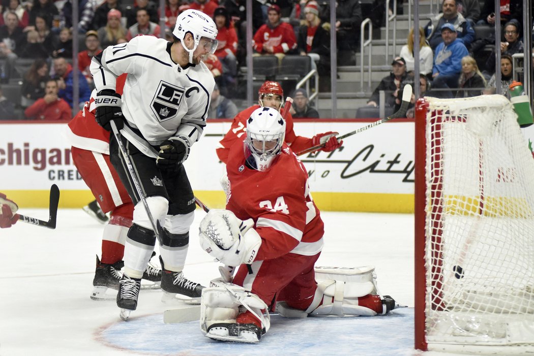 Anže Kopitar proti Red Wings dvakrát skóroval a díky 919 bodům o jeden v historické klubové tabulce přeskočil Waynea Gretzkyho