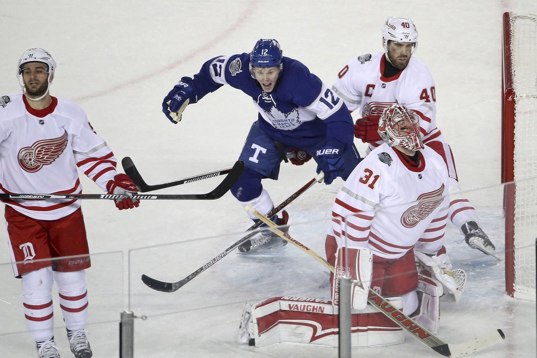 Connor Brown míří za svými spoluhráči, Toronto rozhodlo prodloužení proti Detroitu