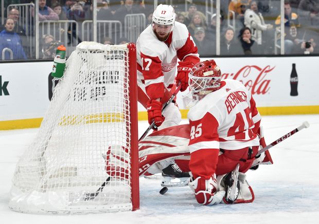 Tady měl Jonathan Bernier namále, Filip Hronek se žene na pomoc Tady měl Jonathan Bernier namále, Filip Hronek se žene na pomoc