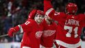 Filip Hronek a Filip Zadina pomohli Detroitu shodně gólem a dvěma přihrávkami k výhře 5:2 nad Winnipegem. Oba odehráli nejproduktivnější zápas v NHL.