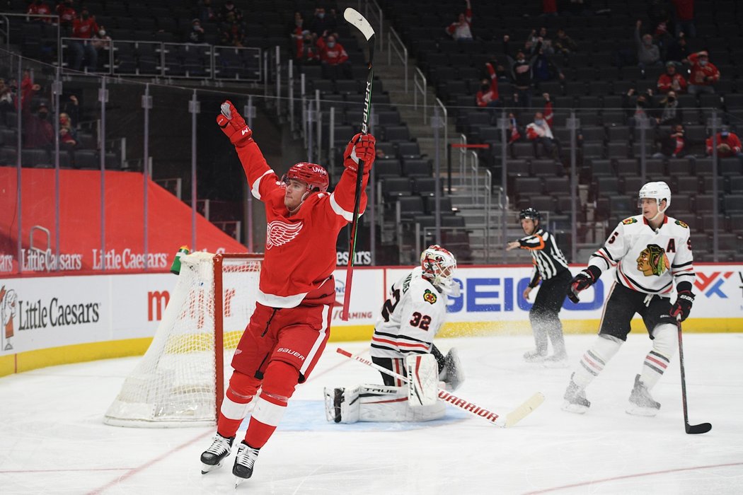 Útočník Jakub Vrána ozdobil svůj debut za Detroit vítězným gólem proti Chicagu