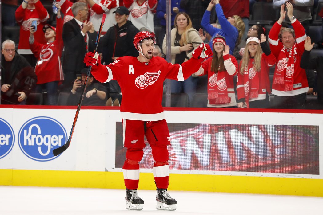 Dylan Larkin byl jediným mužem, který uspěl v nájezdech