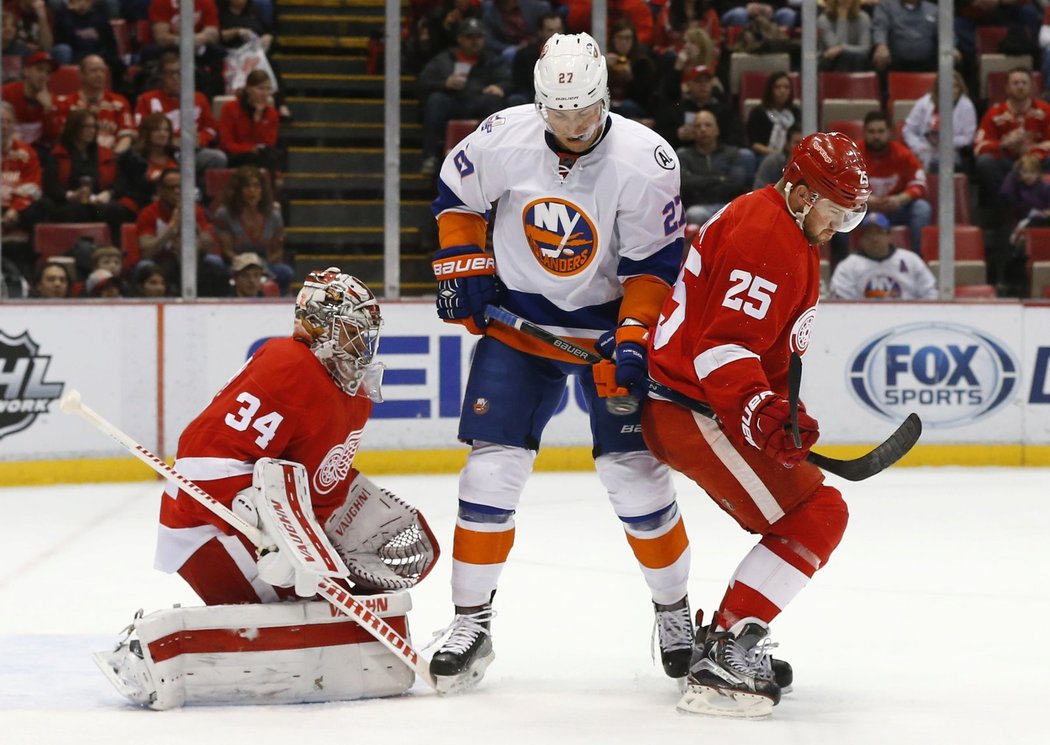 Petr Mrázek pochytal 28 střel hráčů NY Islanders