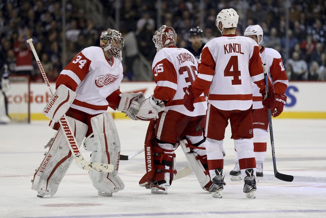 Jimmy Howard se proti Winnipegu nechal vystřídat, do akce šel Petr Mrázek