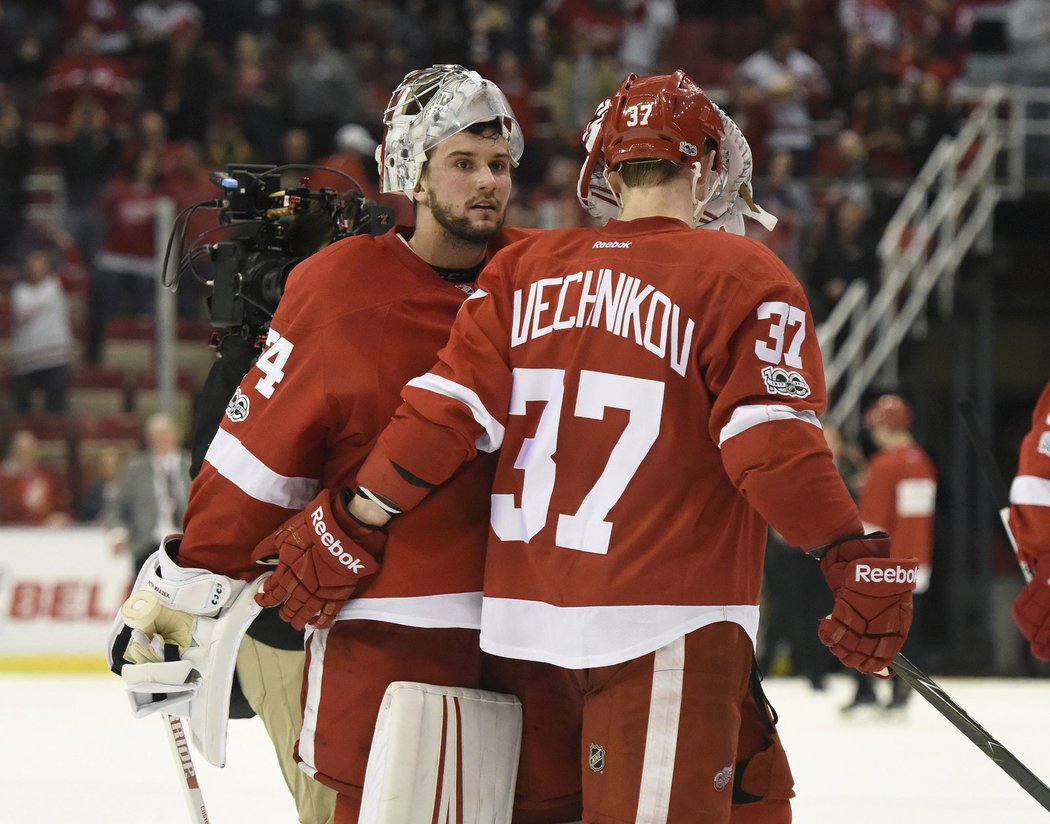 Petr Mrázek a Jevgenij Svečnikov - tito dva muži v závěru rozhodli o výhře Red Wings