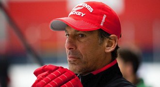 TOP zajímavosti z NHL: Legenda Detroitu se loučí, Chelios odchází do Chicaga