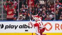 Michal Postava a jeho oslava po premiérovém vítězství nad Edmontonem v NHL
