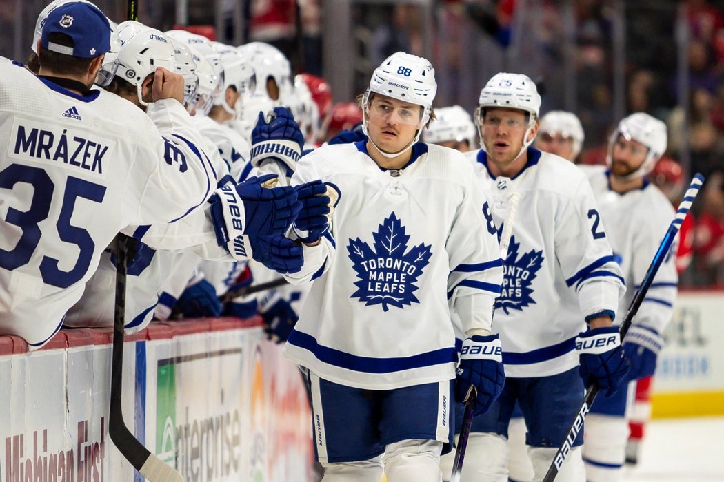 Hokejisté Toronta v divokém porazili Detroit 10:7