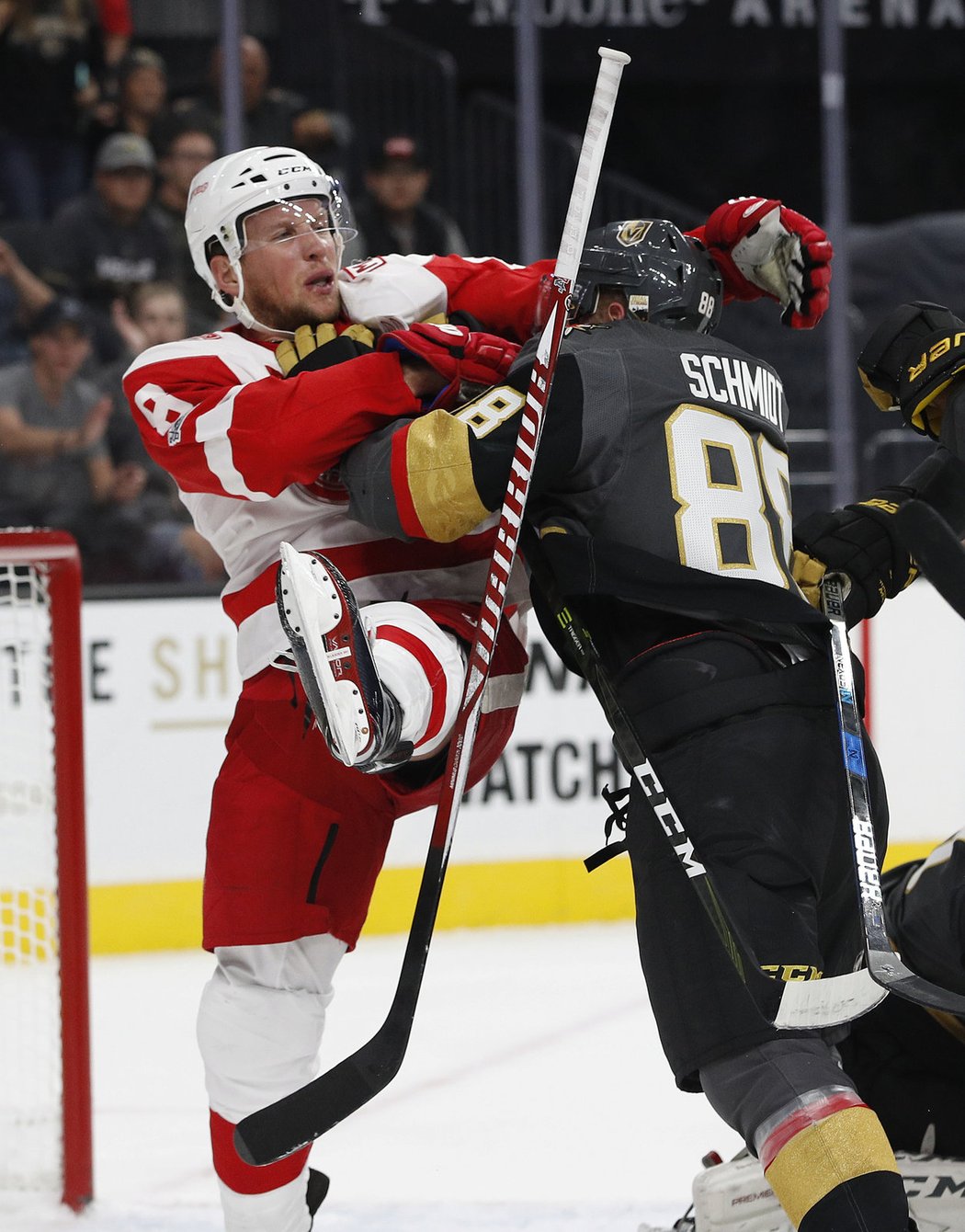 Ručně se do sebe pustili Justin Abdelkader a Nate Schmidt z Vegas