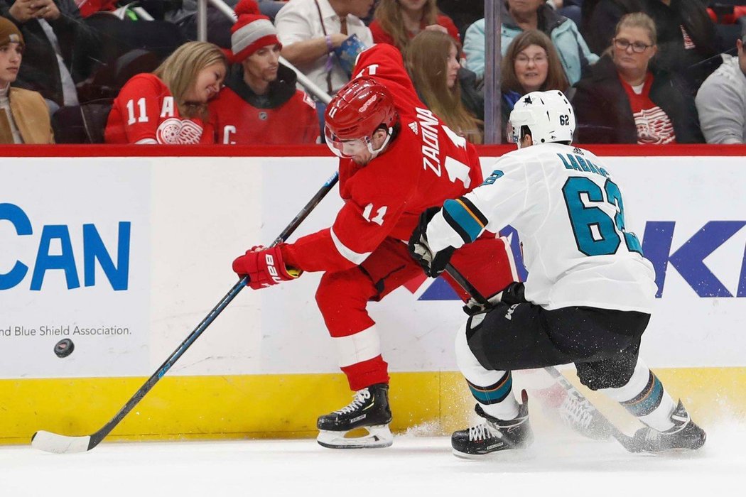 Filip Zadina během svého prvního utkání v NHL