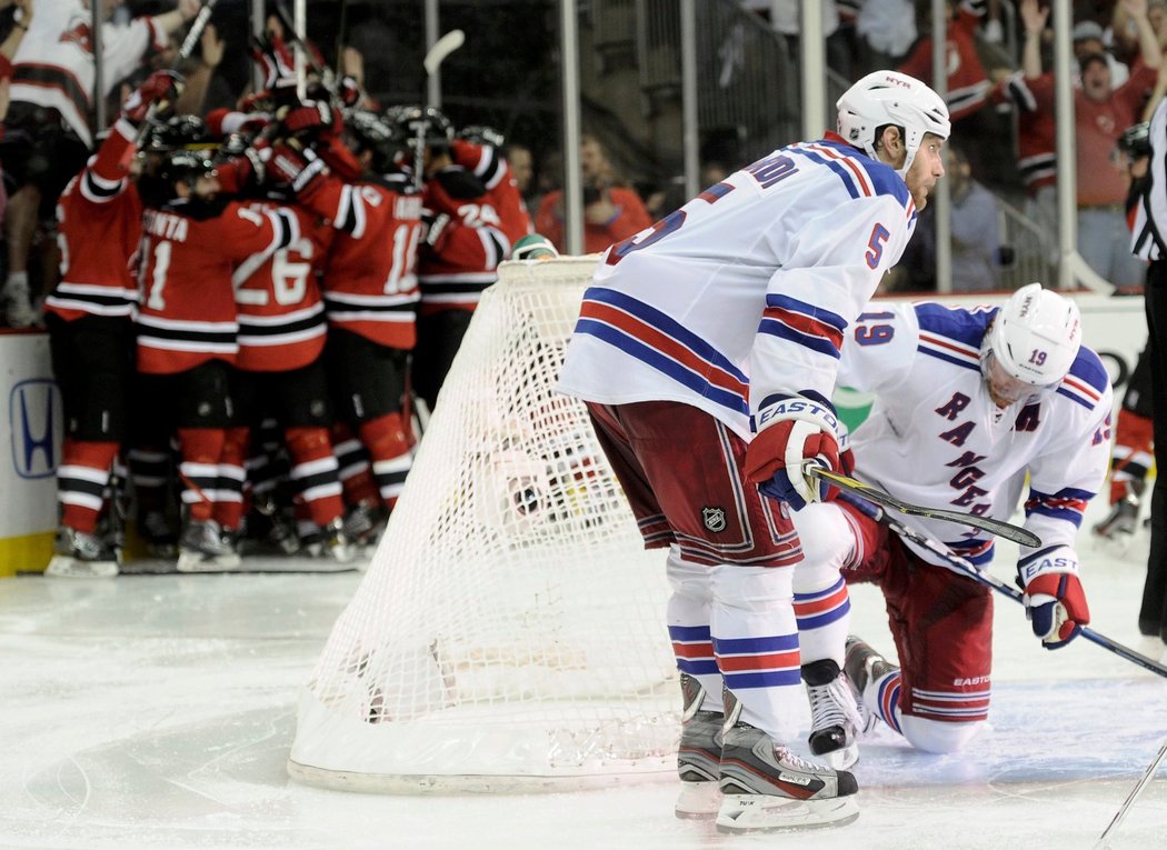 Je konec do finále Stanley Cupu postupují přemožitelé Jágrovy Philadelphie Ďáblové z New Jersey